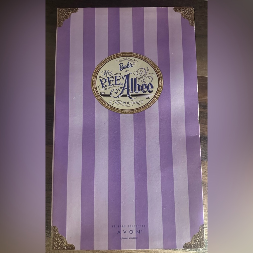 1997 barbie Mrs.P.F.E. Albee doll AVON first series special edition NIB.